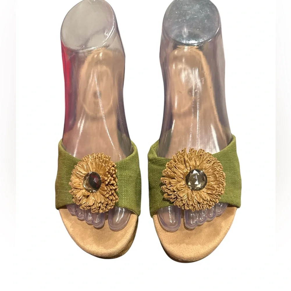Lindsay Phillips Devon Wedge